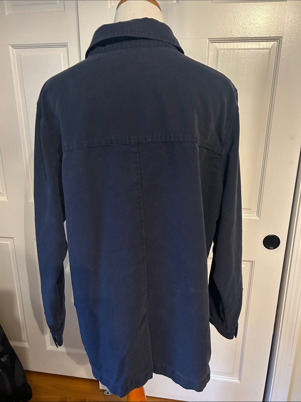 LL Bean Classic Women's Navy Button-Up oversized Jacket Tencel/ Cotton blend - Picture 3 of 9